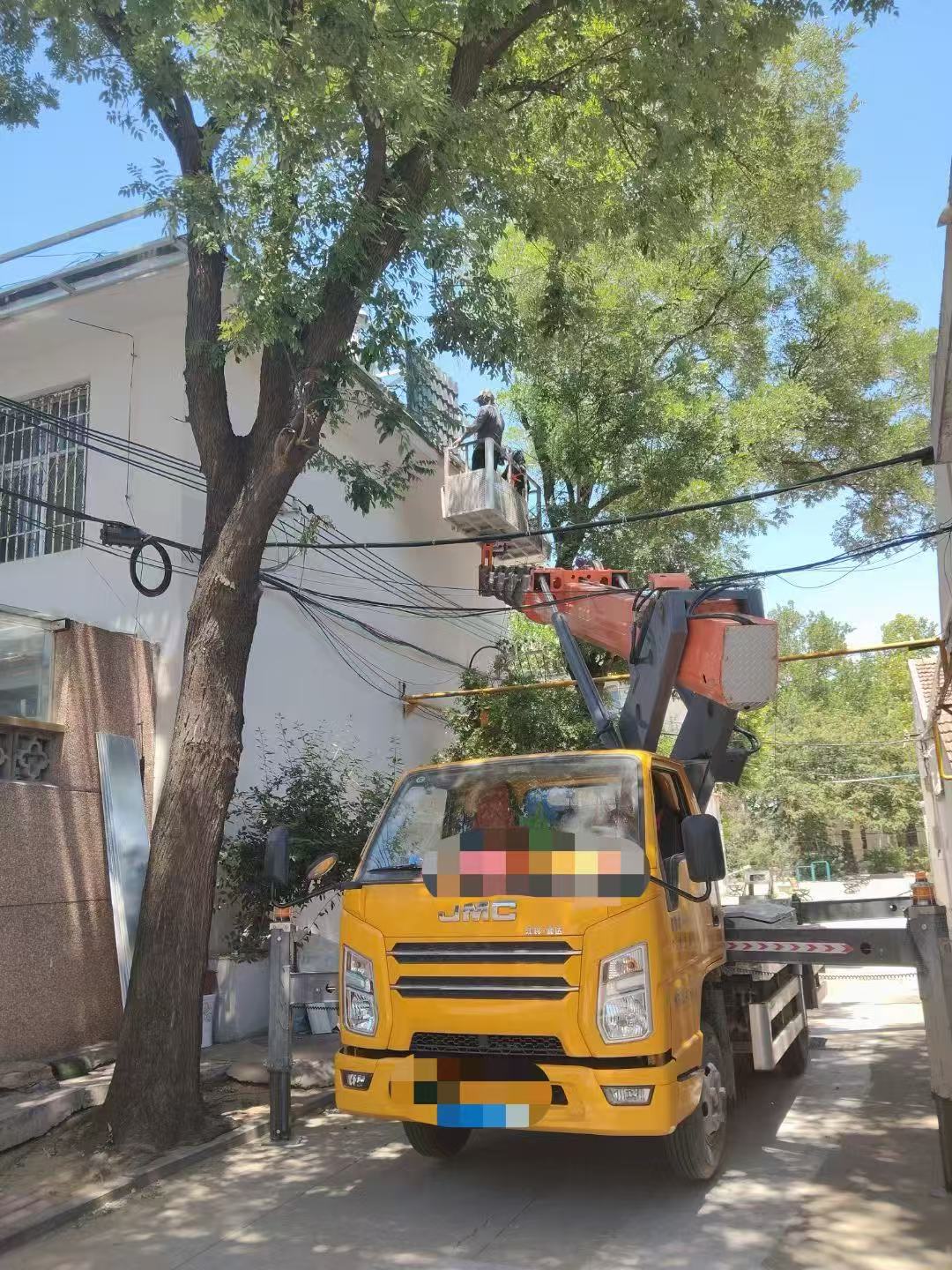 江阴市高空作业车能吊装重物吗？最大承载多少公斤？