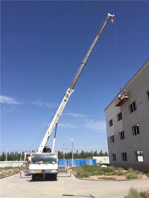 江阴市“轻装强干”—— 吊车的 “轻量化臂架” 技术